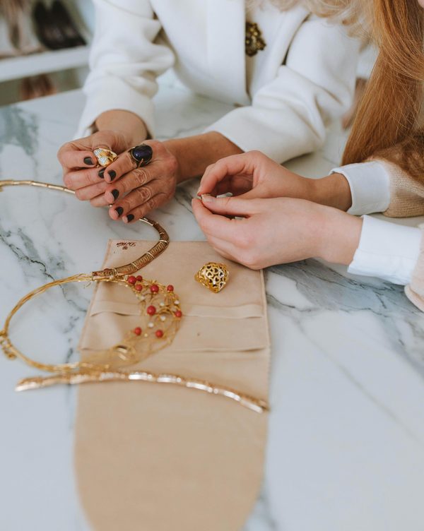 Offrez un jonc personnalisé femme : le cadeau parfait !